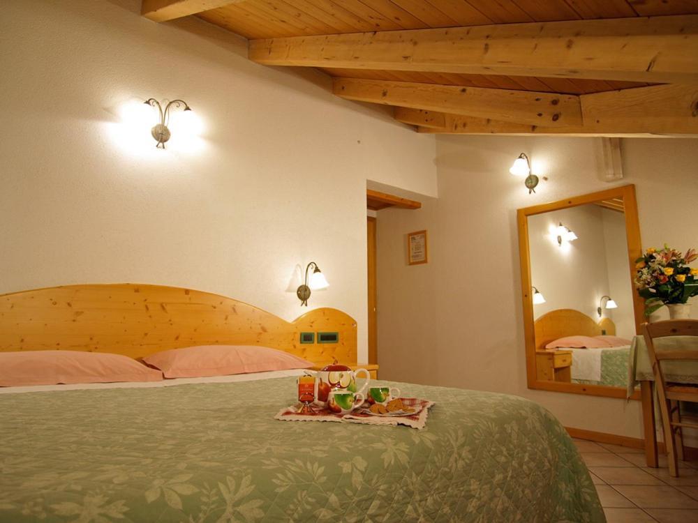 Jolly B&B - Affittacamere Dimaro Habitación foto