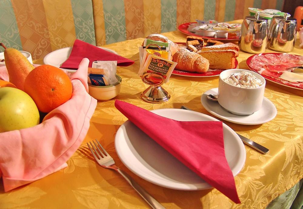 Jolly B&B - Affittacamere Dimaro Exterior foto